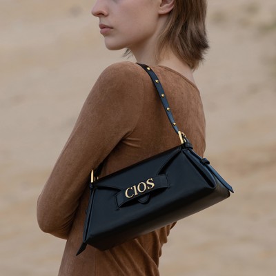 The underarm is covered with a layer of cowhide